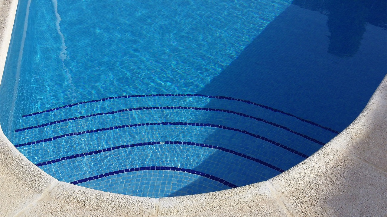 forme piscine ovale