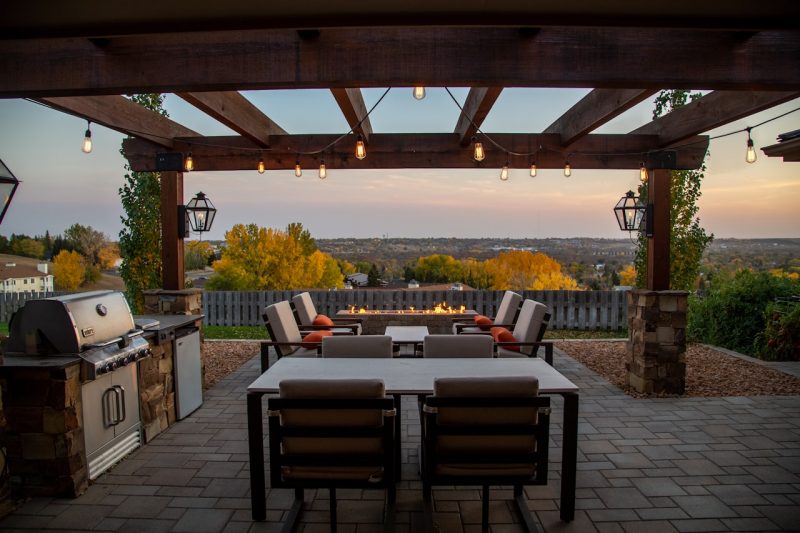 Comment décorer une terrasse ? astuces et inspirations pour un extérieur tendance